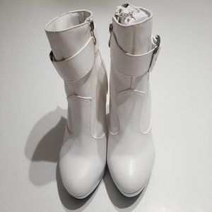 2 LIPS TOO Womens High Heel Platform All White Silver Buckle Booties Size 7